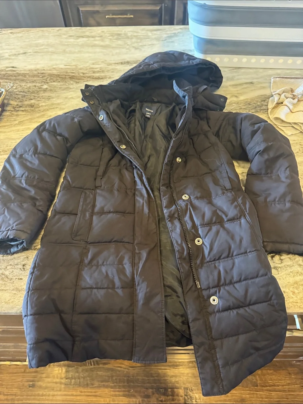 GAP kids Hooded Puffer Jacket - black